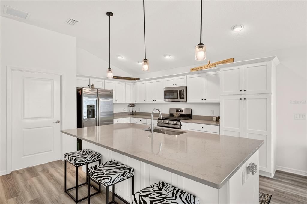 For Sale: $419,900 (3 beds, 2 baths, 1921 Square Feet)