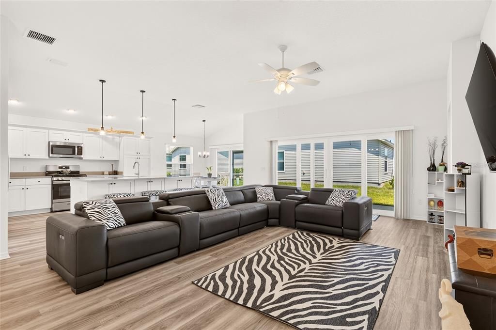 For Sale: $419,900 (3 beds, 2 baths, 1921 Square Feet)