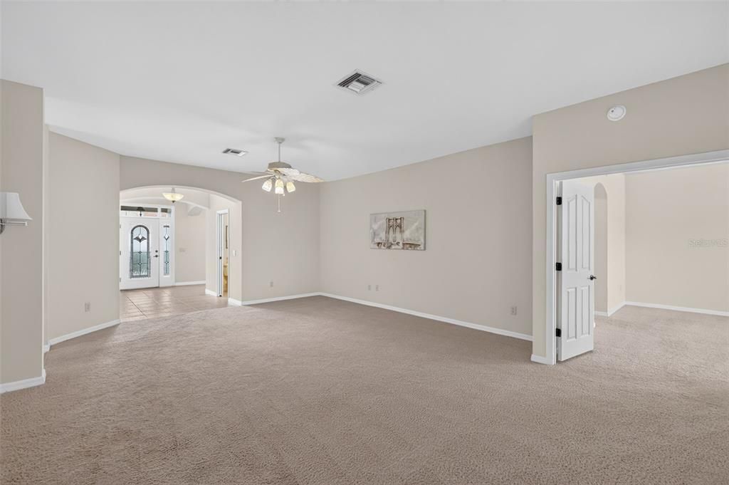 En Venta: $549,900 (3 camas, 2 baños, 2022 Pies cuadrados)