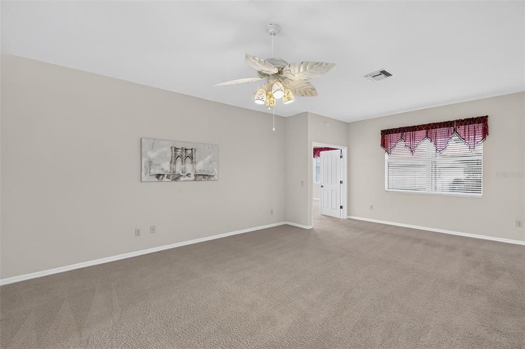 En Venta: $549,900 (3 camas, 2 baños, 2022 Pies cuadrados)