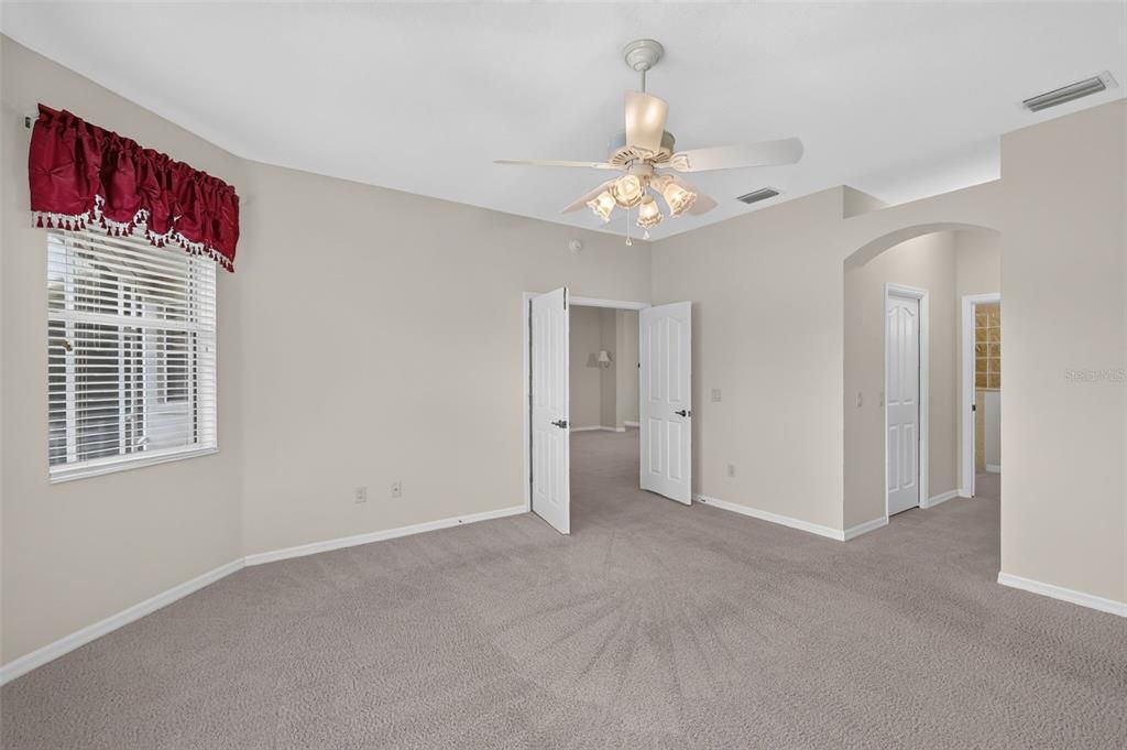 En Venta: $549,900 (3 camas, 2 baños, 2022 Pies cuadrados)