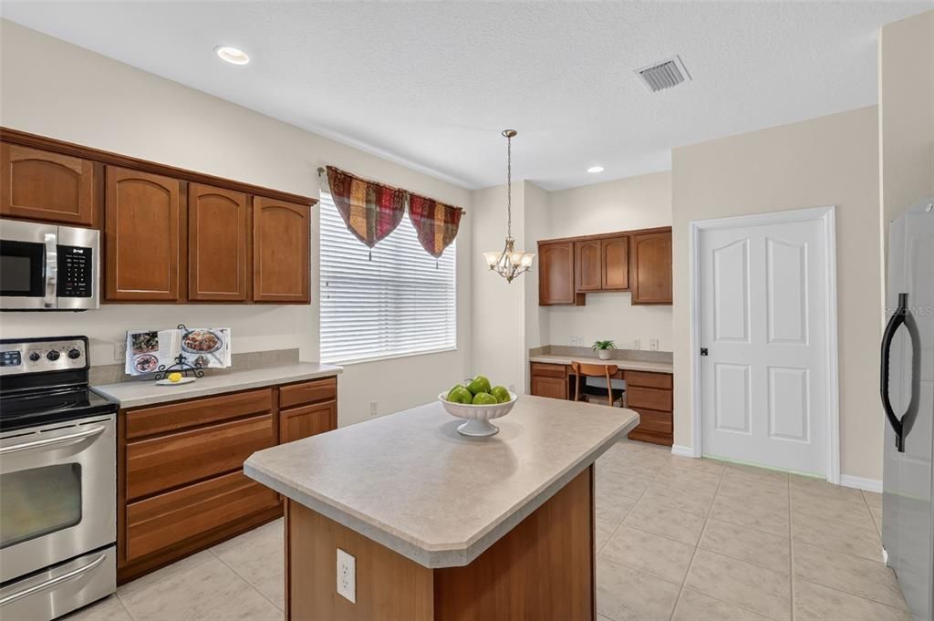 En Venta: $549,900 (3 camas, 2 baños, 2022 Pies cuadrados)
