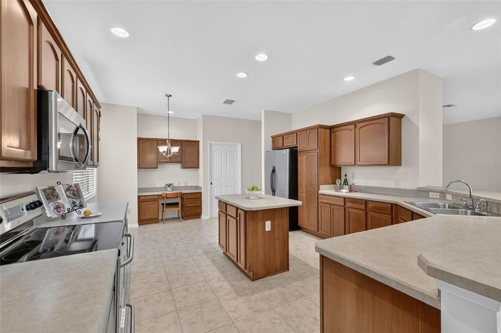 En Venta: $549,900 (3 camas, 2 baños, 2022 Pies cuadrados)