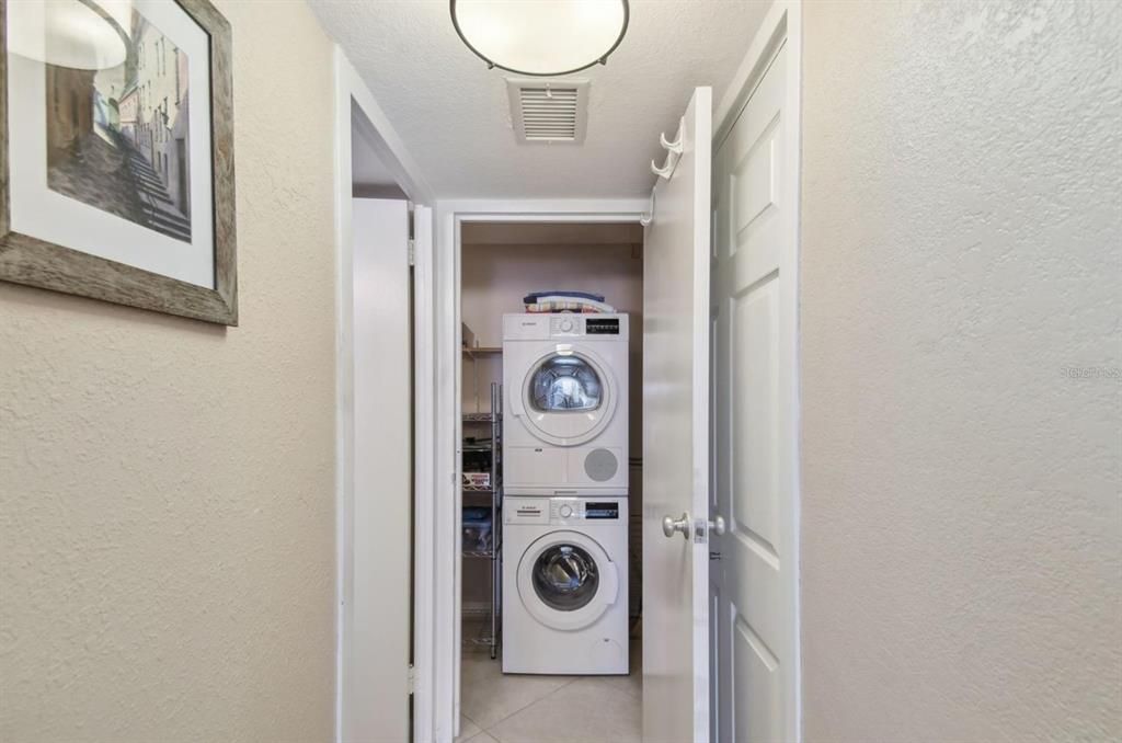 For Rent: $2,800 (2 beds, 2 baths, 1050 Square Feet)