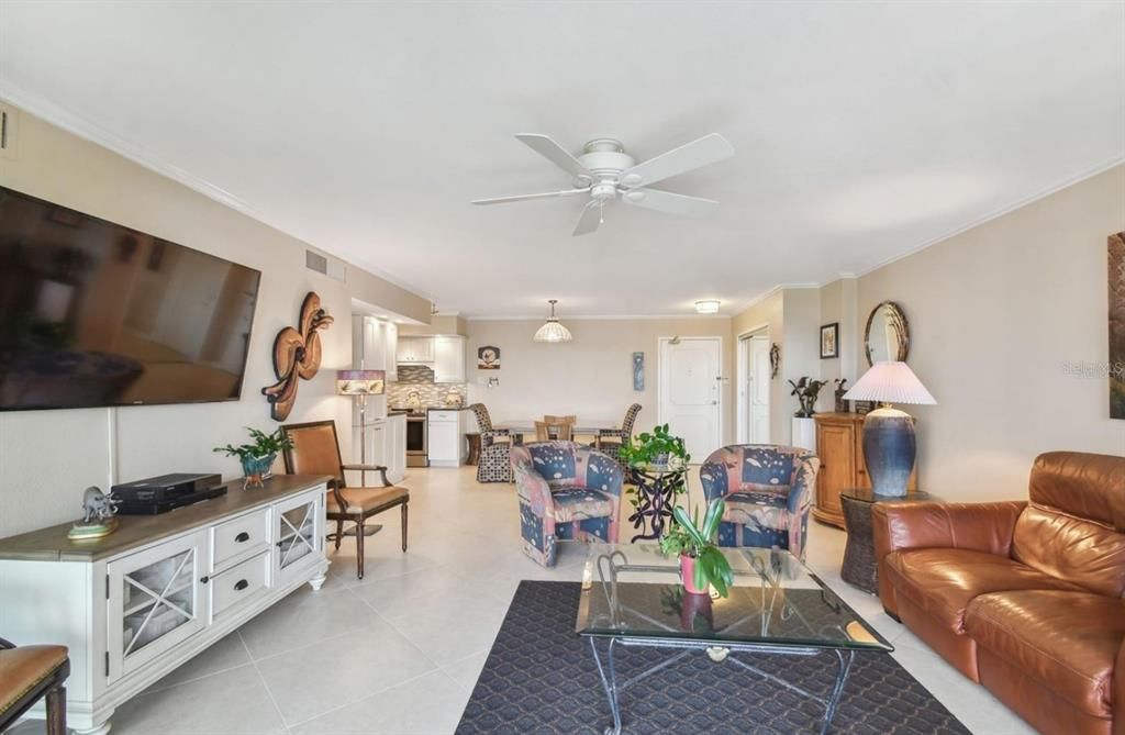For Rent: $2,800 (2 beds, 2 baths, 1050 Square Feet)