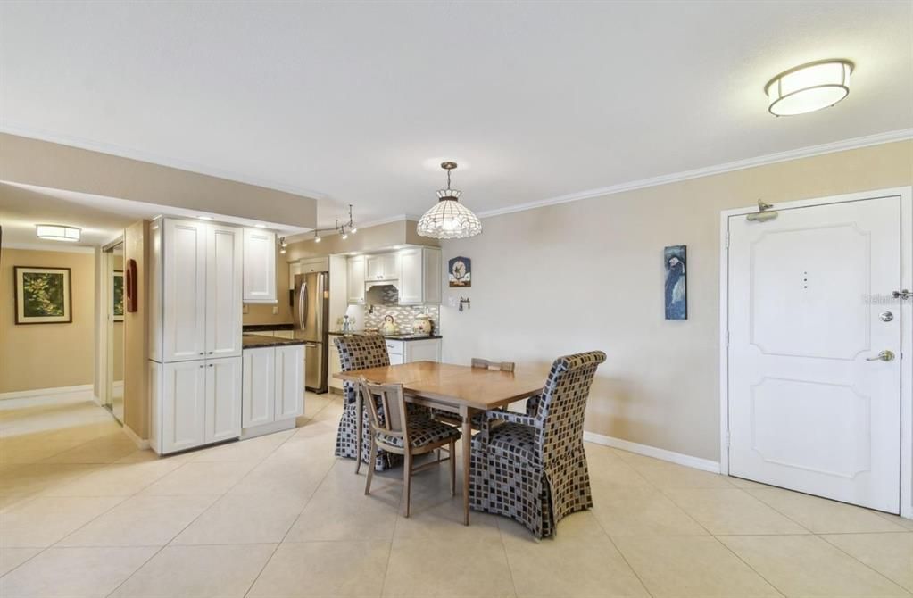 For Rent: $2,800 (2 beds, 2 baths, 1050 Square Feet)