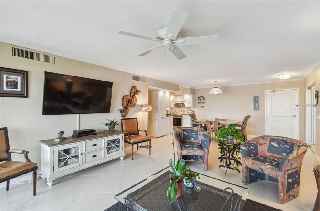 For Rent: $2,800 (2 beds, 2 baths, 1050 Square Feet)