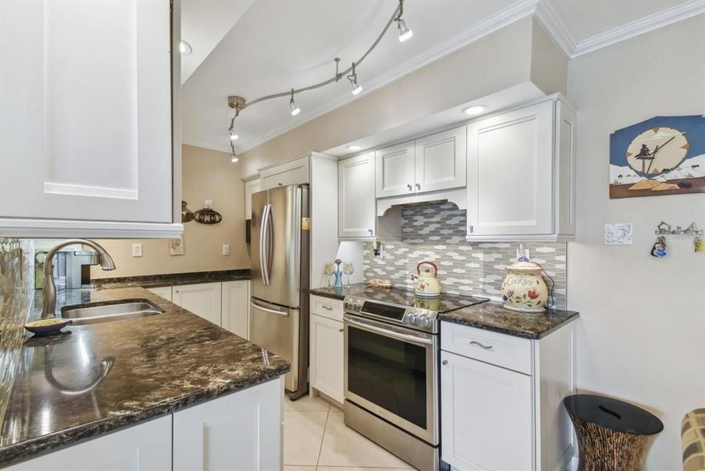 For Rent: $2,800 (2 beds, 2 baths, 1050 Square Feet)
