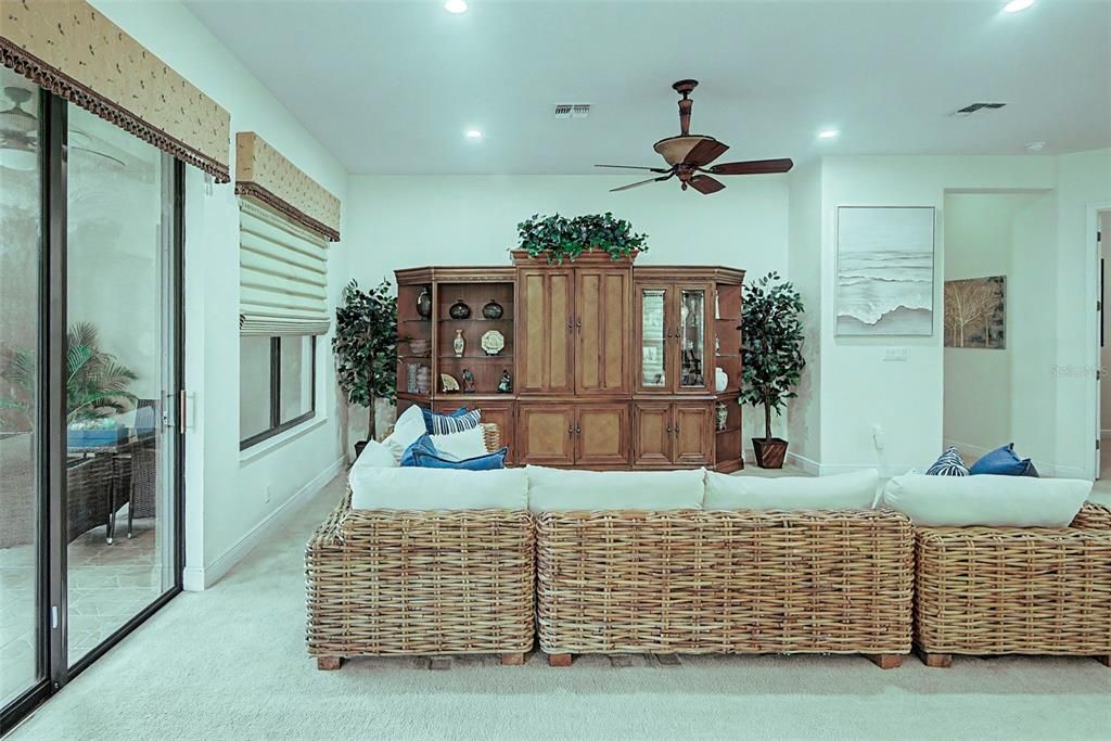 For Sale: $374,900 (2 beds, 2 baths, 2101 Square Feet)
