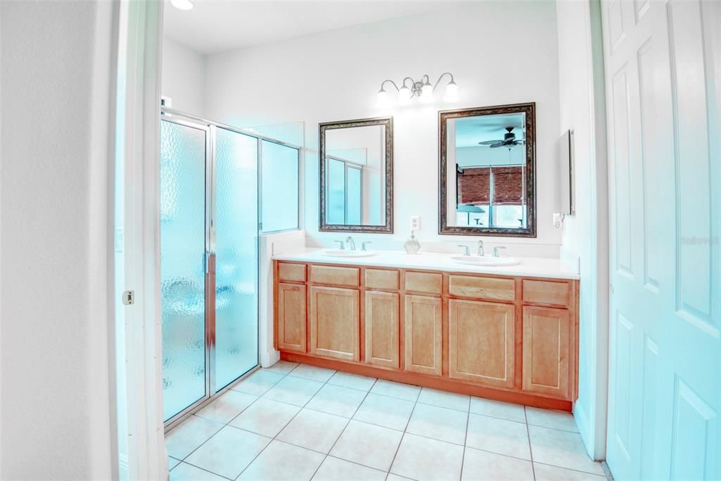 For Sale: $374,900 (2 beds, 2 baths, 2101 Square Feet)