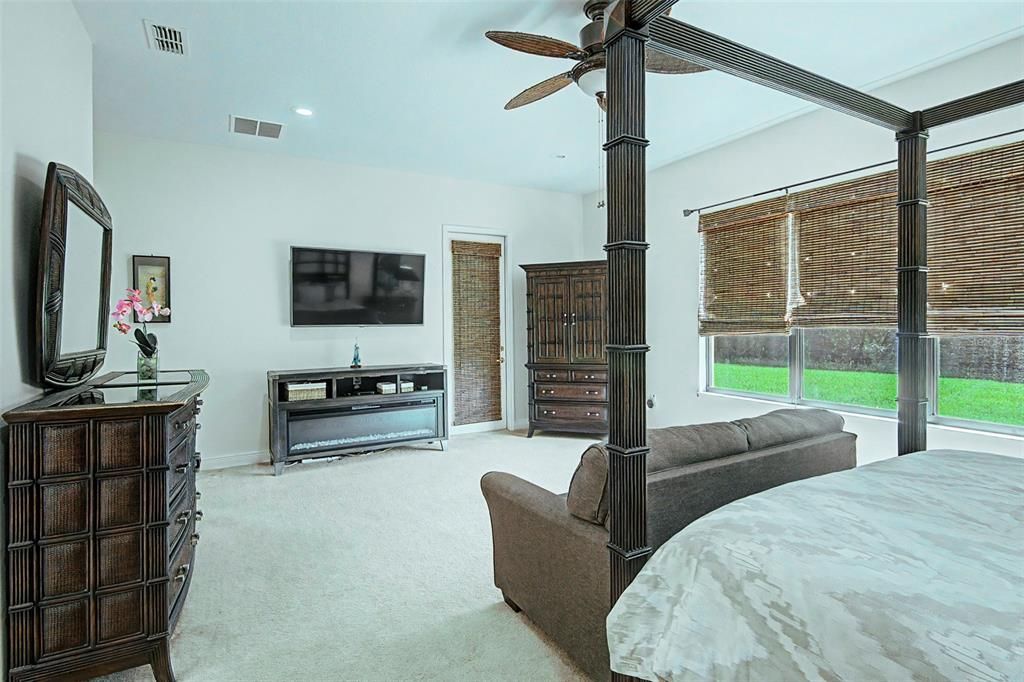 For Sale: $374,900 (2 beds, 2 baths, 2101 Square Feet)