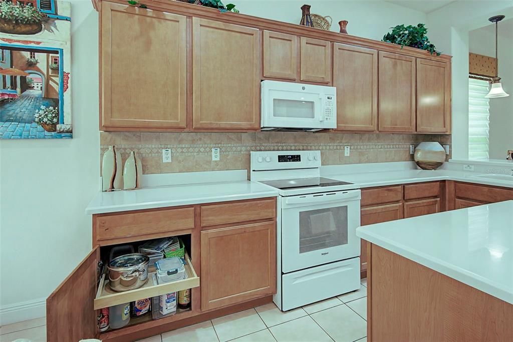 For Sale: $374,900 (2 beds, 2 baths, 2101 Square Feet)