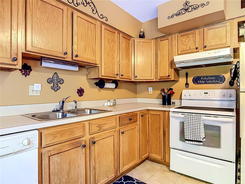 Active With Contract: $220,000 (2 beds, 2 baths, 1002 Square Feet)