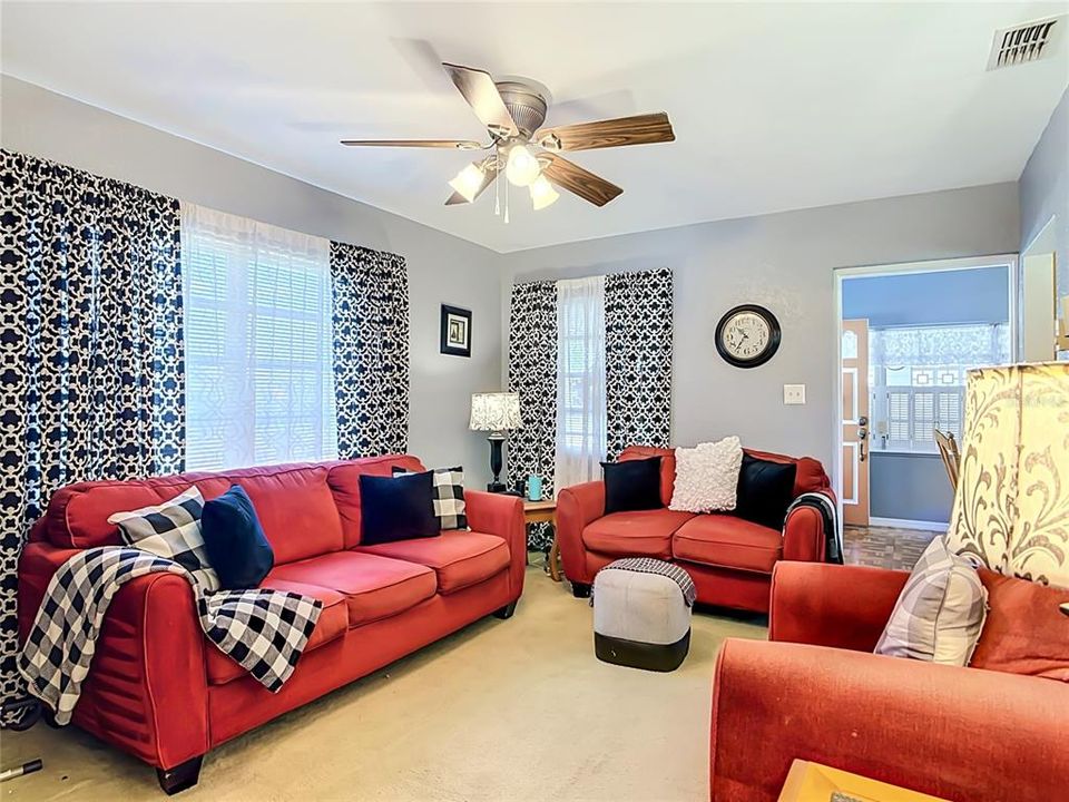 Active With Contract: $220,000 (2 beds, 2 baths, 1002 Square Feet)