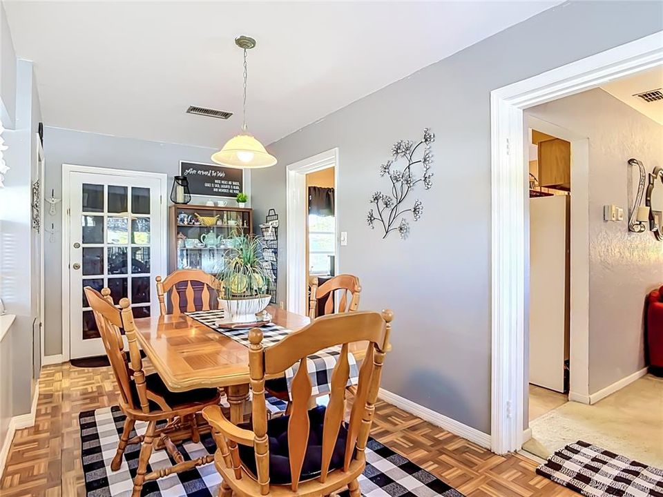 Active With Contract: $220,000 (2 beds, 2 baths, 1002 Square Feet)