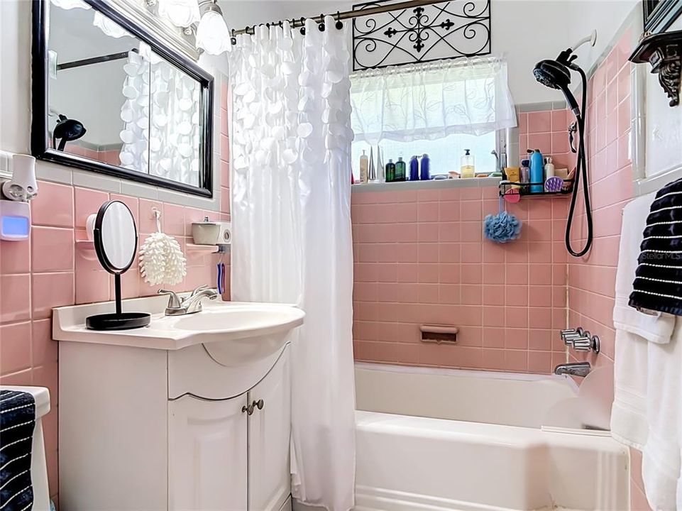 Active With Contract: $220,000 (2 beds, 2 baths, 1002 Square Feet)