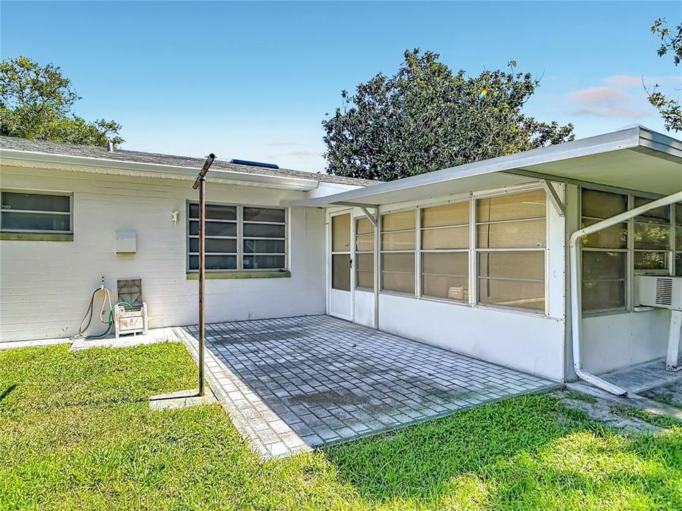 Active With Contract: $220,000 (2 beds, 2 baths, 1002 Square Feet)