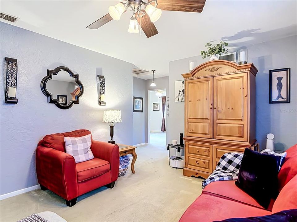 Active With Contract: $220,000 (2 beds, 2 baths, 1002 Square Feet)