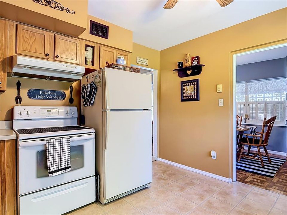 Active With Contract: $220,000 (2 beds, 2 baths, 1002 Square Feet)