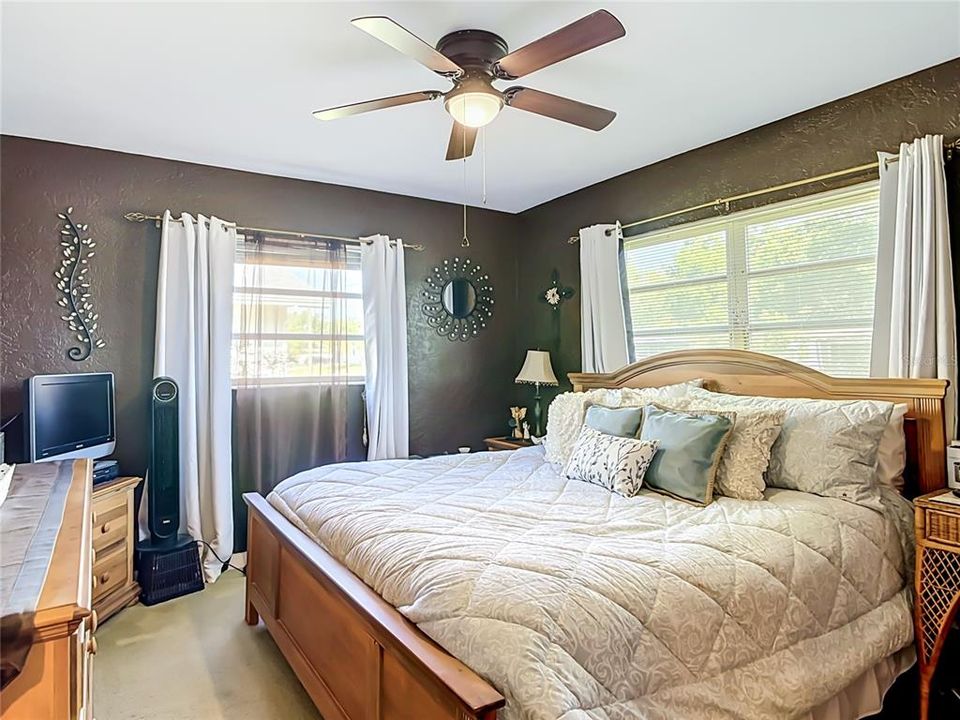 Active With Contract: $220,000 (2 beds, 2 baths, 1002 Square Feet)