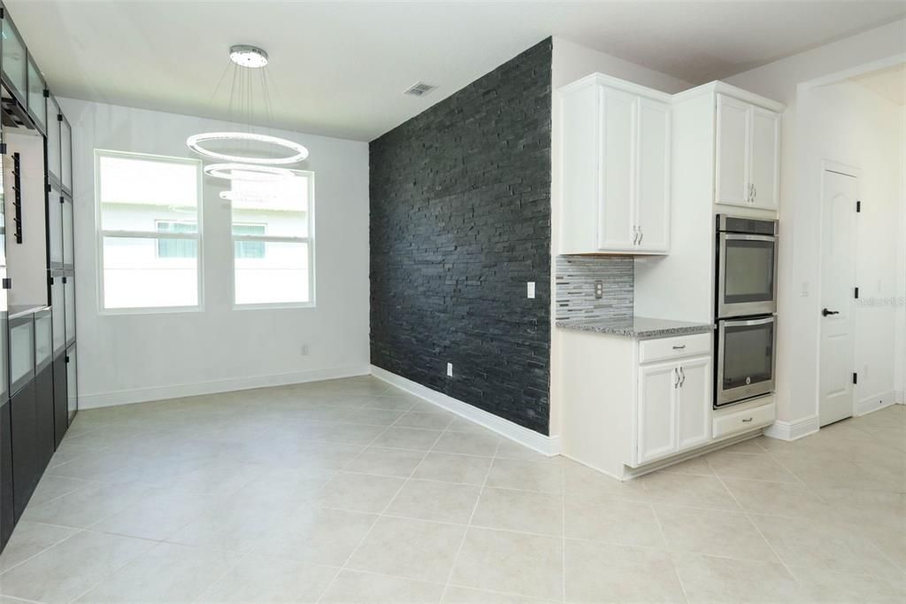 For Sale: $605,000 (5 beds, 3 baths, 2843 Square Feet)