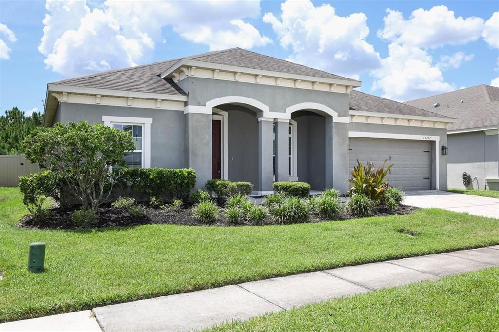 For Sale: $605,000 (5 beds, 3 baths, 2843 Square Feet)