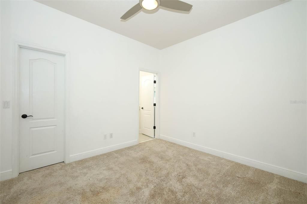 For Sale: $605,000 (5 beds, 3 baths, 2843 Square Feet)