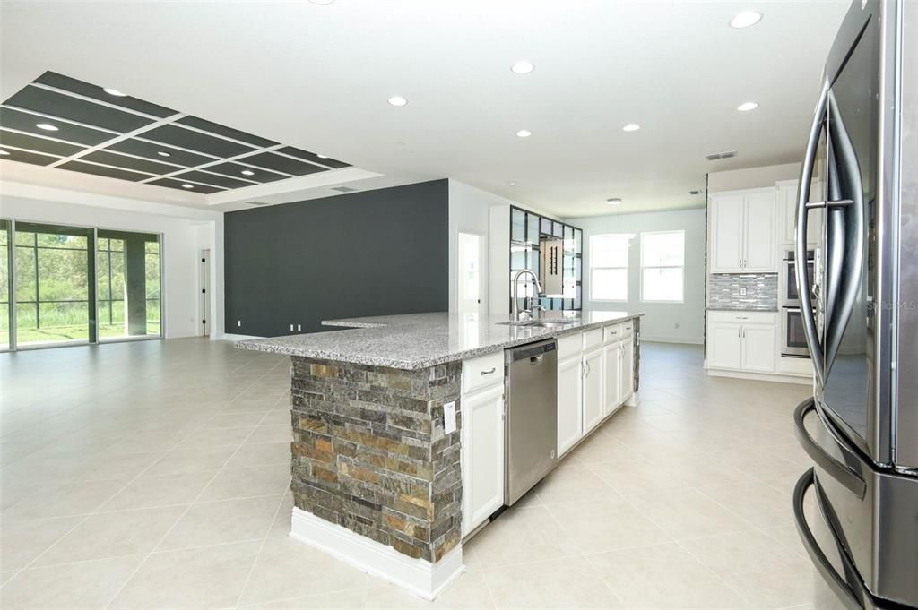 For Sale: $605,000 (5 beds, 3 baths, 2843 Square Feet)