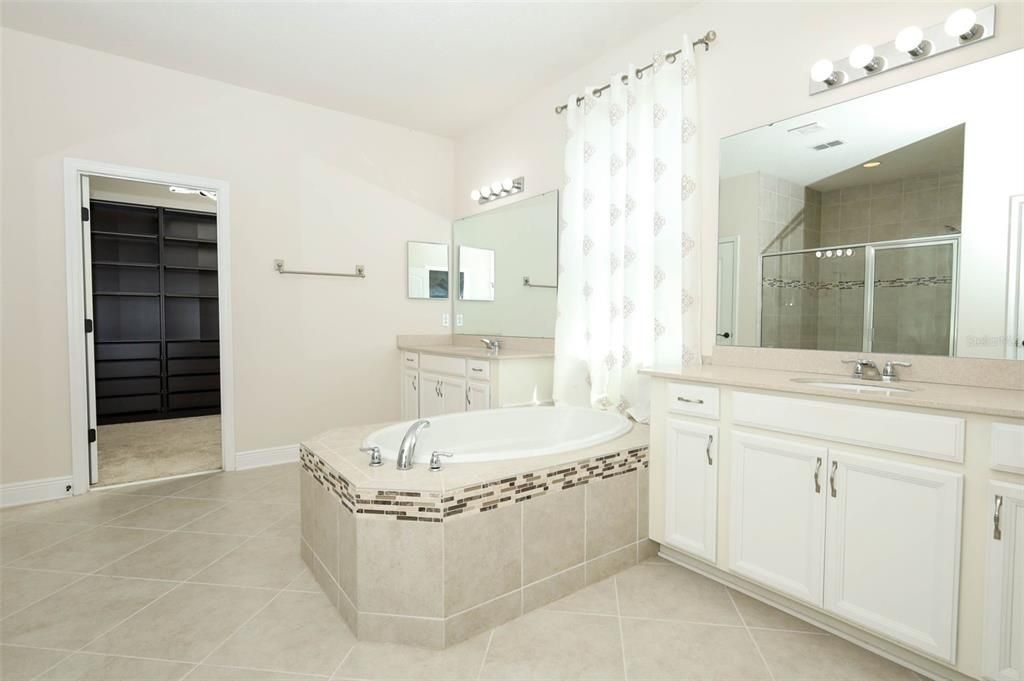 For Sale: $605,000 (5 beds, 3 baths, 2843 Square Feet)
