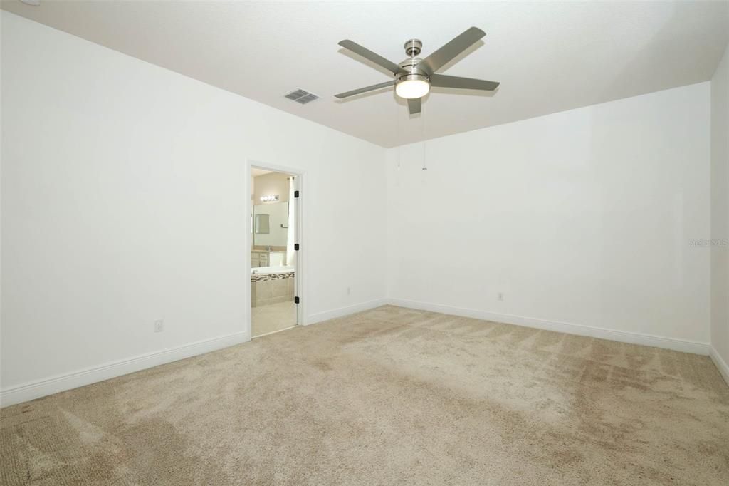 For Sale: $605,000 (5 beds, 3 baths, 2843 Square Feet)