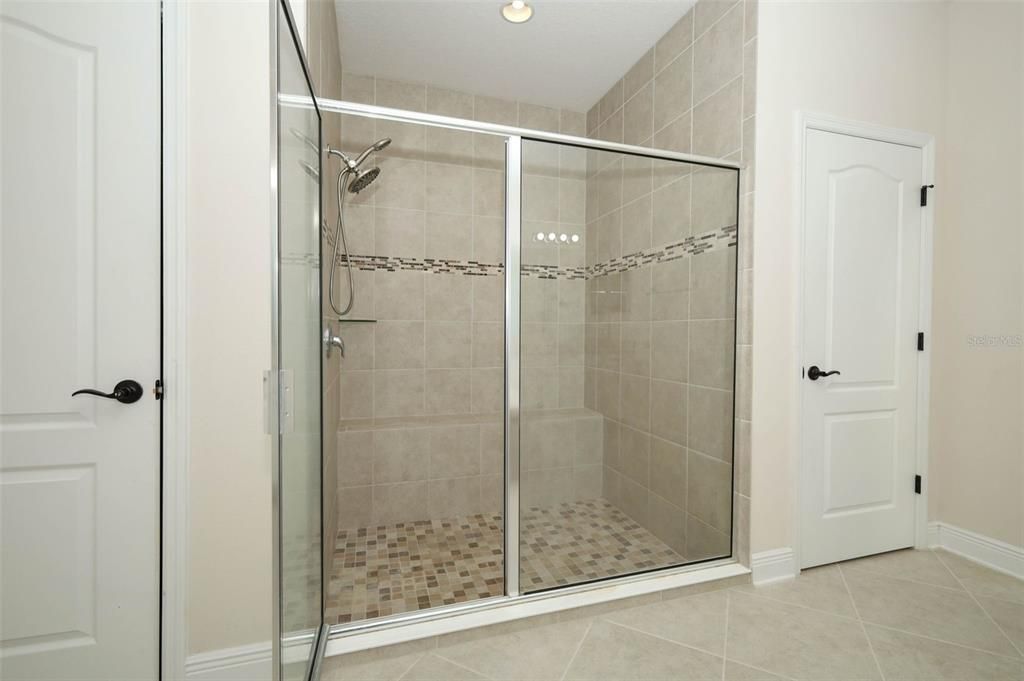 For Sale: $605,000 (5 beds, 3 baths, 2843 Square Feet)