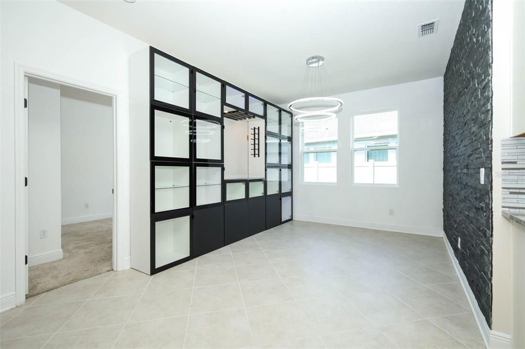 For Sale: $605,000 (5 beds, 3 baths, 2843 Square Feet)