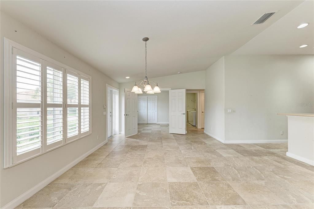 Activo con contrato: $325,000 (3 camas, 2 baños, 1554 Pies cuadrados)