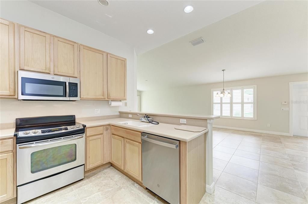 Activo con contrato: $325,000 (3 camas, 2 baños, 1554 Pies cuadrados)