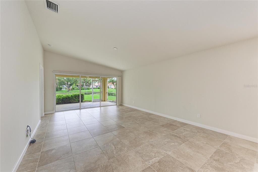 Activo con contrato: $325,000 (3 camas, 2 baños, 1554 Pies cuadrados)