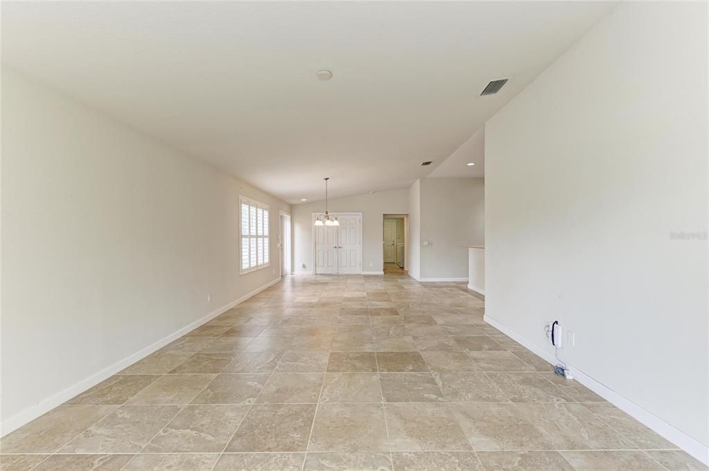 Activo con contrato: $325,000 (3 camas, 2 baños, 1554 Pies cuadrados)