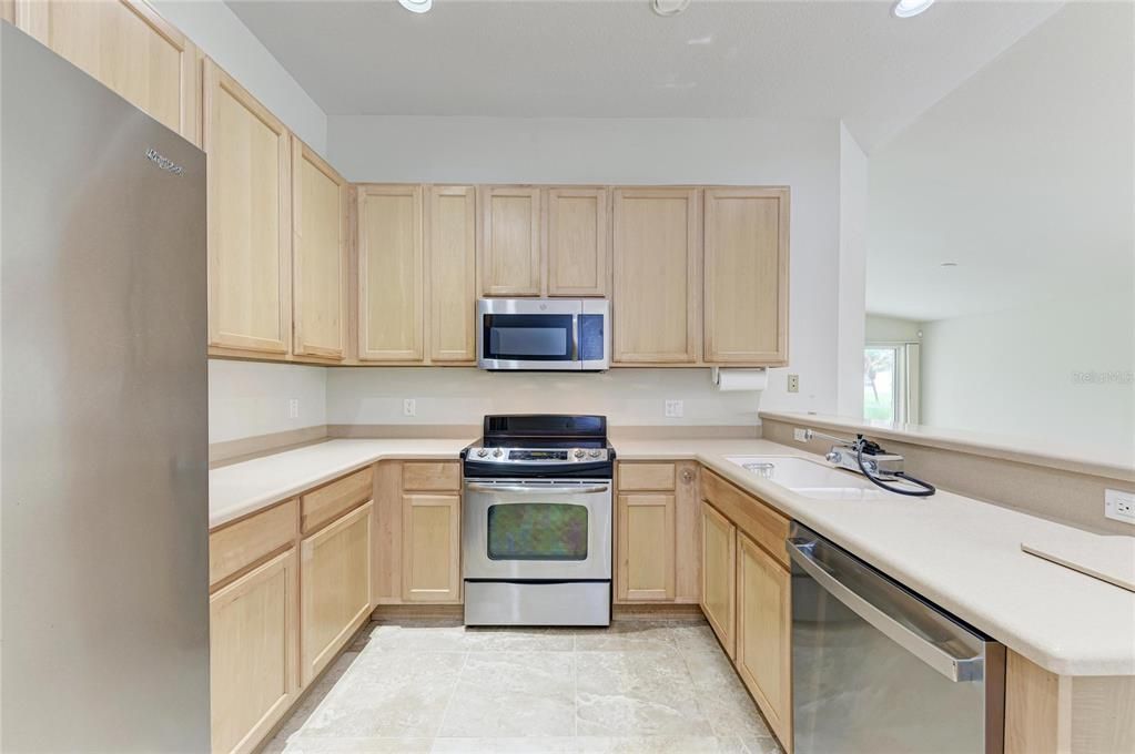 Activo con contrato: $325,000 (3 camas, 2 baños, 1554 Pies cuadrados)