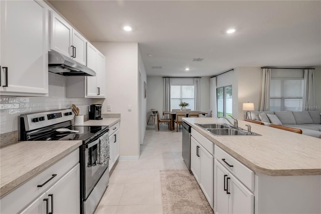 For Sale: $365,000 (3 beds, 2 baths, 1690 Square Feet)