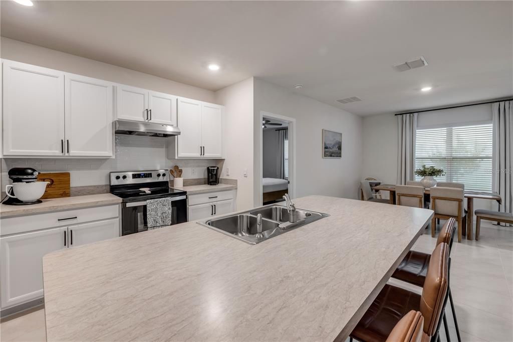 For Sale: $365,000 (3 beds, 2 baths, 1690 Square Feet)
