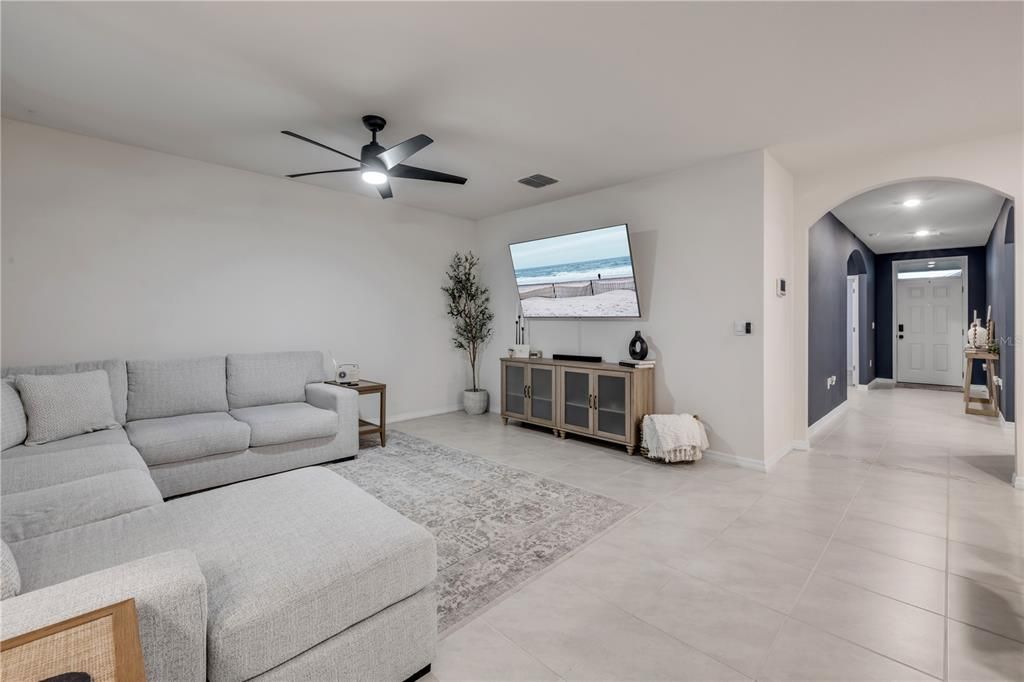 For Sale: $365,000 (3 beds, 2 baths, 1690 Square Feet)