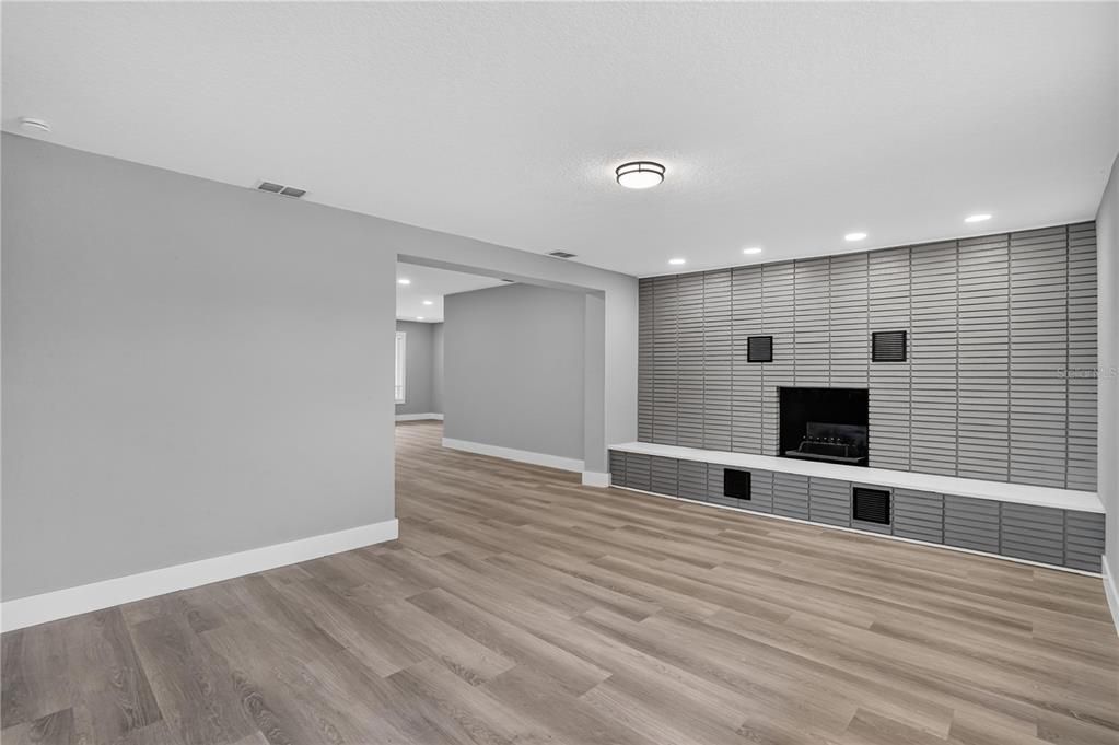 Activo con contrato: $399,000 (3 camas, 2 baños, 1718 Pies cuadrados)