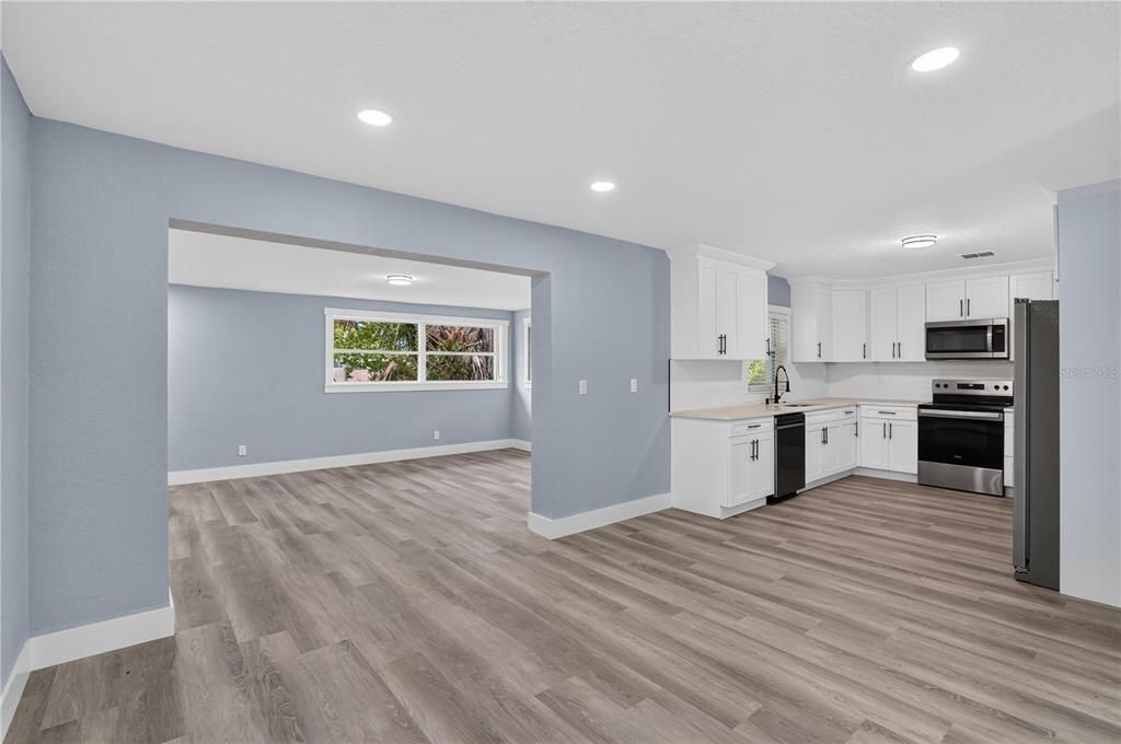 Activo con contrato: $399,000 (3 camas, 2 baños, 1718 Pies cuadrados)