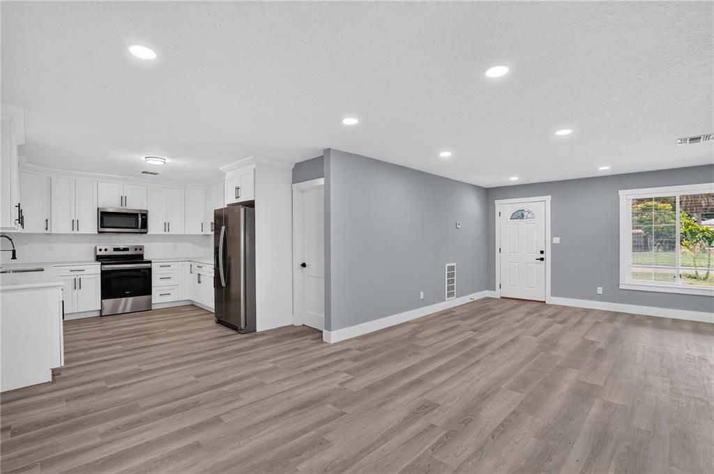 Activo con contrato: $399,000 (3 camas, 2 baños, 1718 Pies cuadrados)