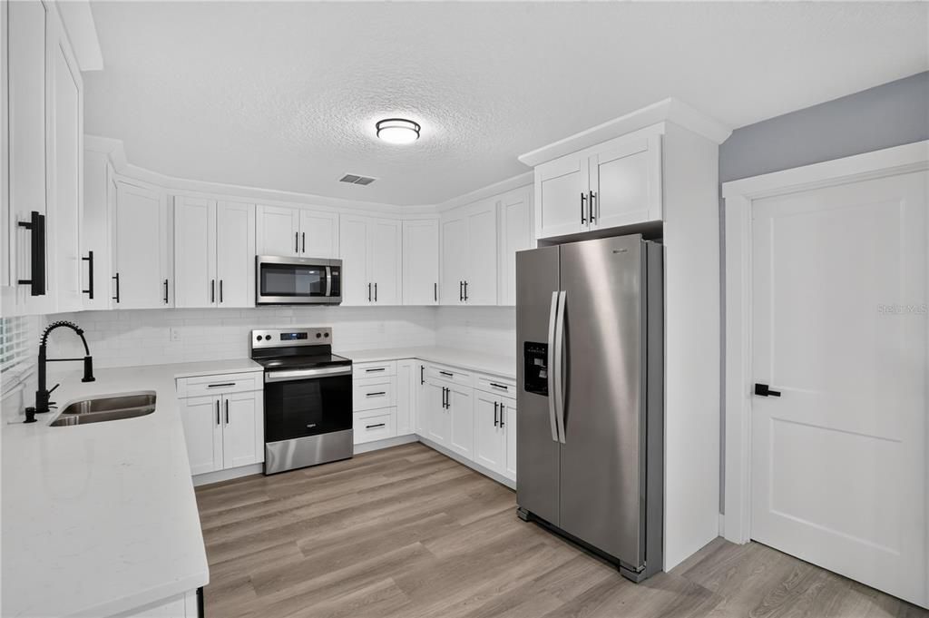 Activo con contrato: $399,000 (3 camas, 2 baños, 1718 Pies cuadrados)
