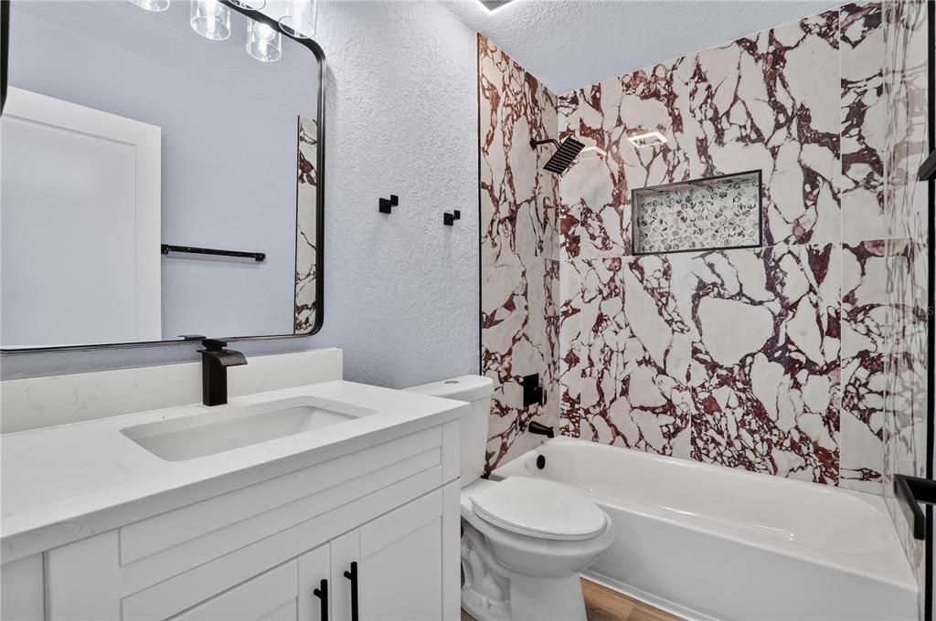 Activo con contrato: $399,000 (3 camas, 2 baños, 1718 Pies cuadrados)
