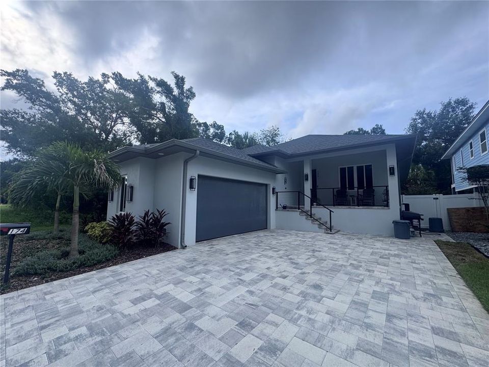 Recently Sold: $645,000 (3 beds, 2 baths, 2061 Square Feet)