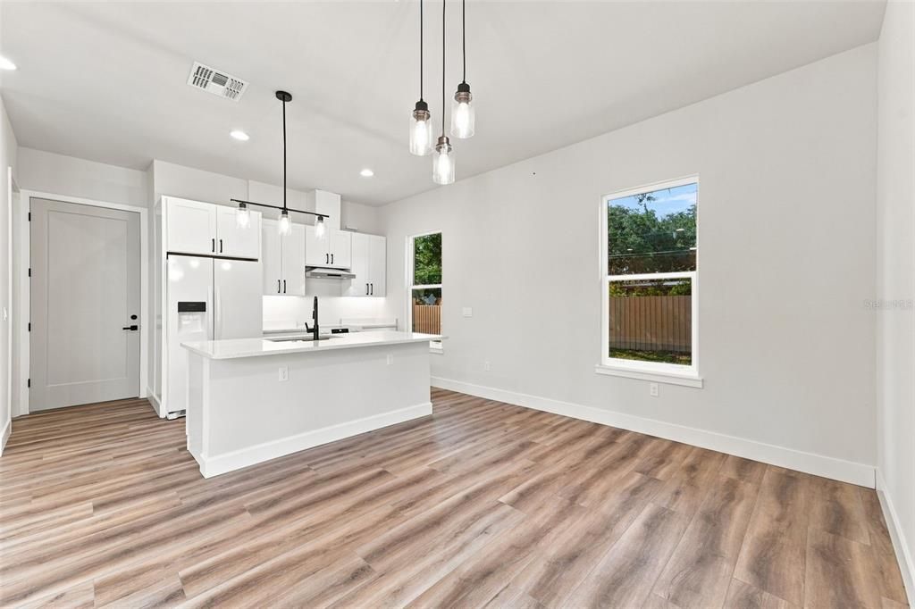 For Rent: $2,500 (3 beds, 2 baths, 1242 Square Feet)