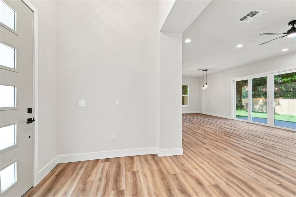 For Rent: $2,500 (3 beds, 2 baths, 1242 Square Feet)