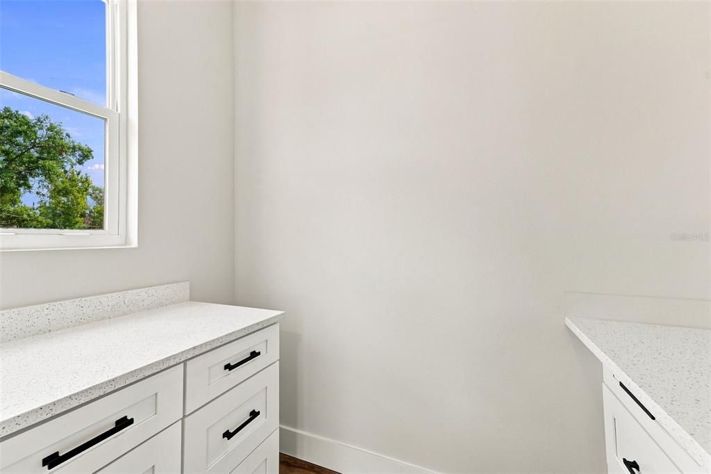 For Rent: $2,500 (3 beds, 2 baths, 1242 Square Feet)