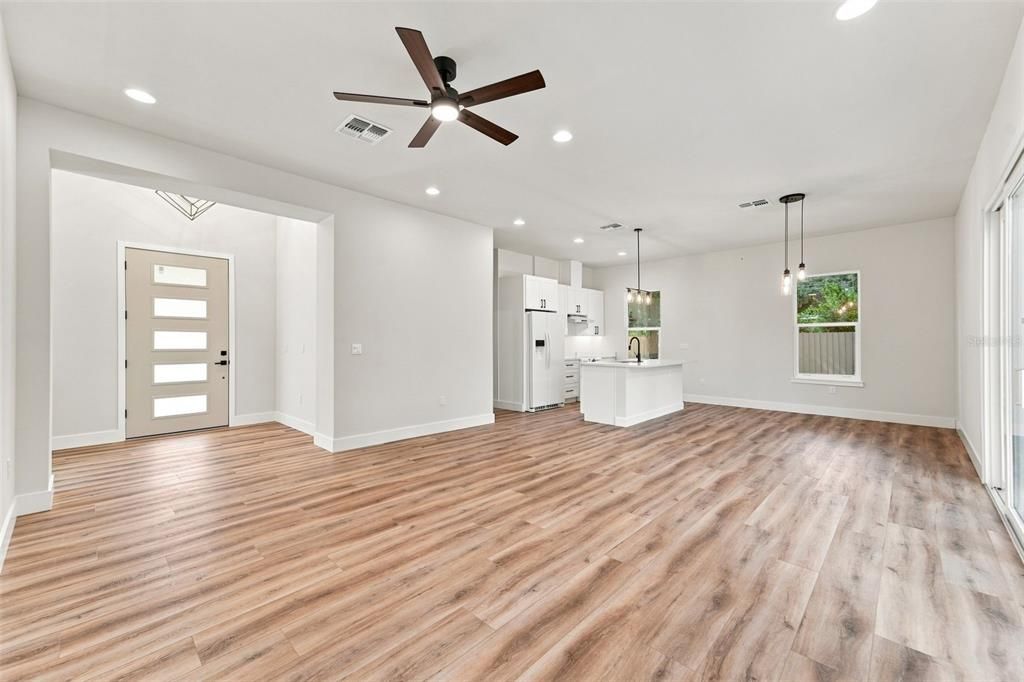 For Rent: $2,500 (3 beds, 2 baths, 1242 Square Feet)
